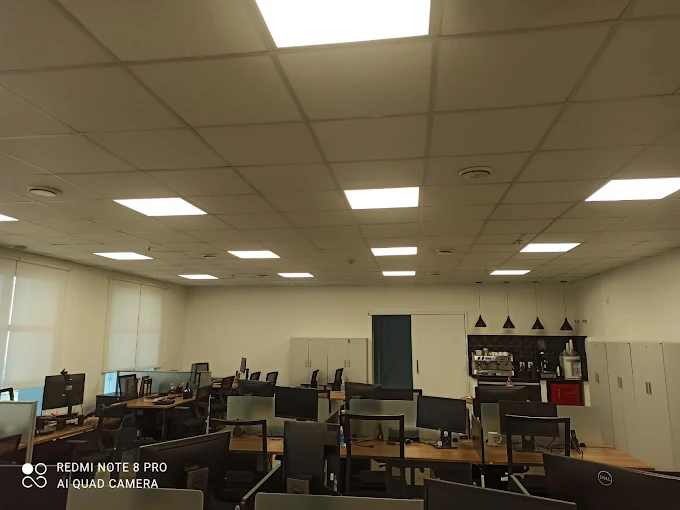 Instalação elétrica completa em ambiente comercial